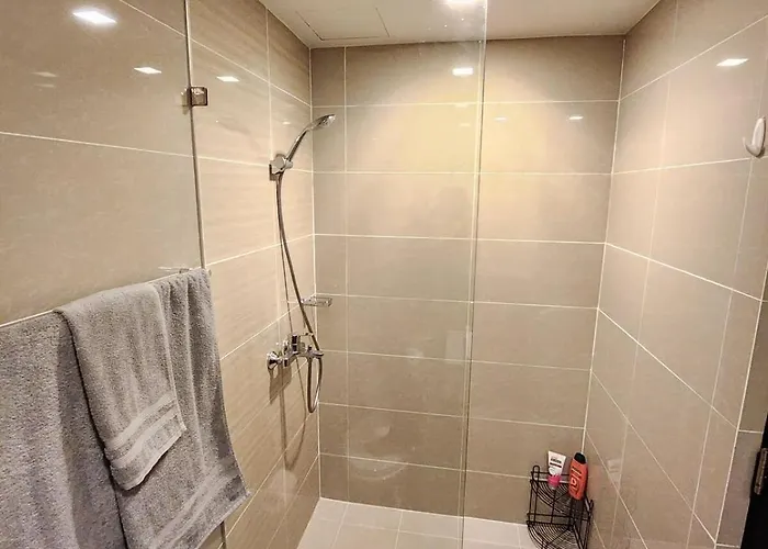 Uptown Parksuites Bgc Cosy Vibe Flat Near St Lukes, Uptown Mall, Mitsukoshi And Grand Hyatt